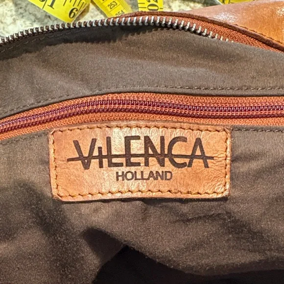 Elegant Brown Leather Tote Bag - Picture 5 of 9